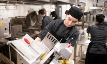 Élèves en formation de cuisine professionnelle à l’École hôtelière et d’administration de Laval